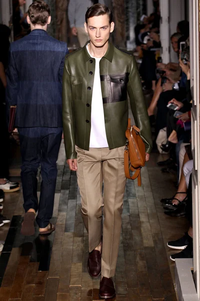 Look 15